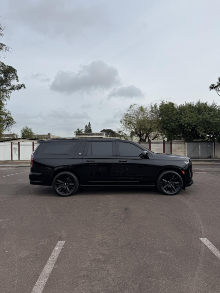 Escalade ESV 