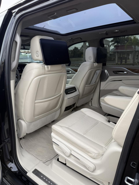 Escalade ESV 