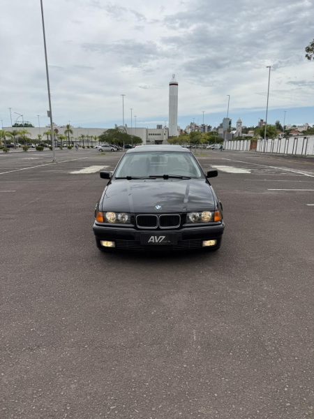 328i Sedan