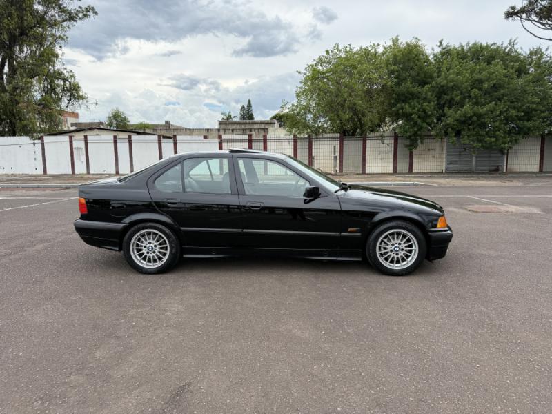 328i Sedan