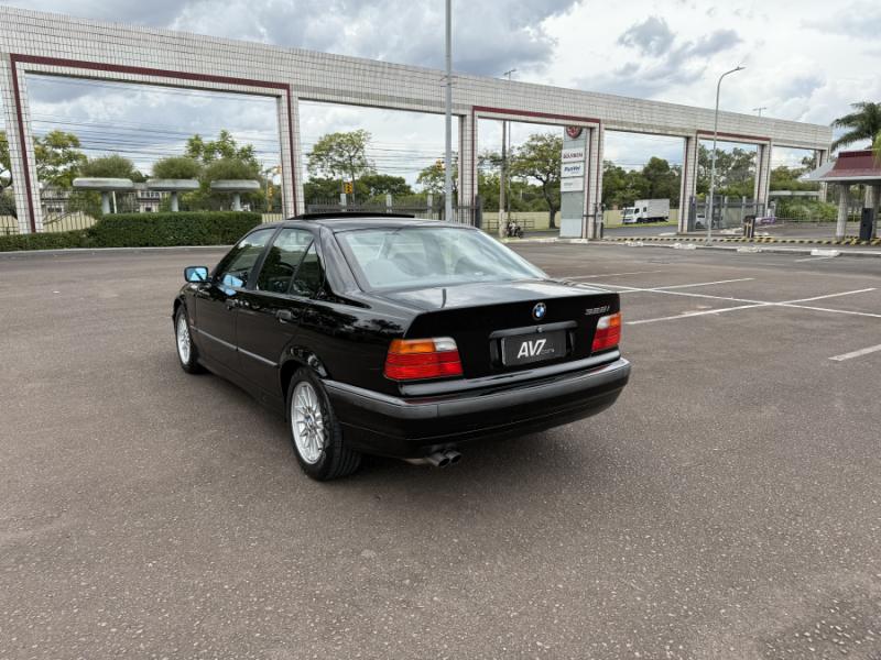 328i Sedan