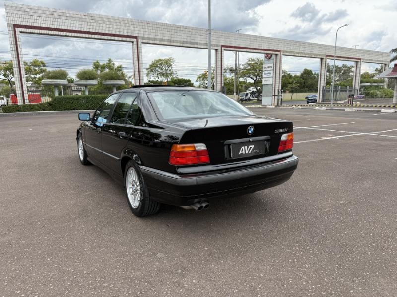 328i Sedan