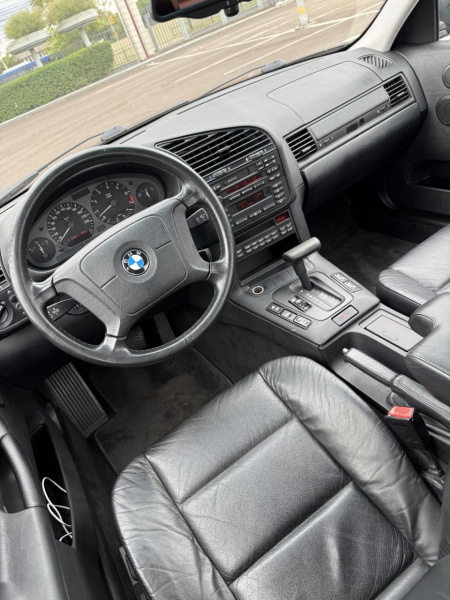 328i Sedan