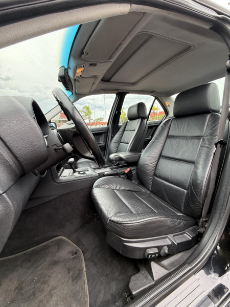 328i Sedan