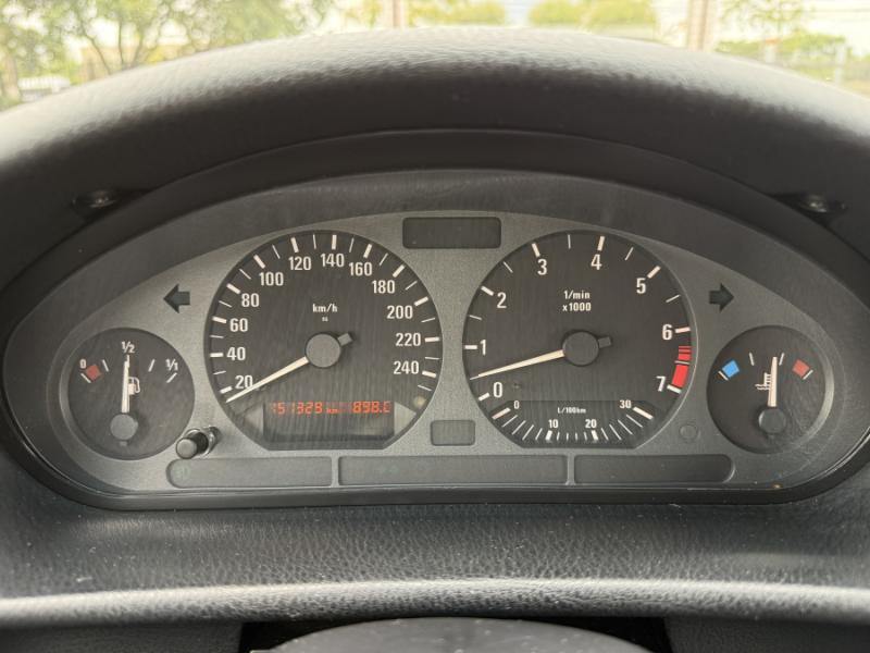 328i Sedan